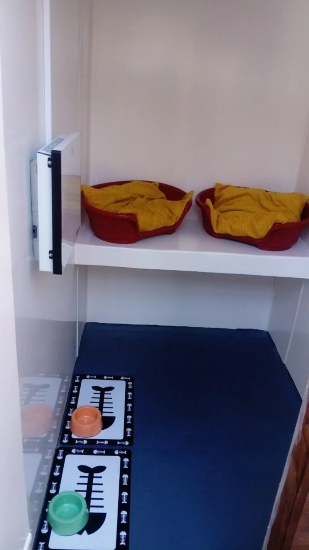 One of our two cat pens at Purr-inn